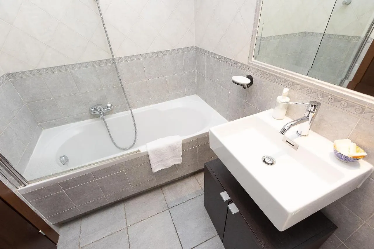 Paruta By Rental In Rome